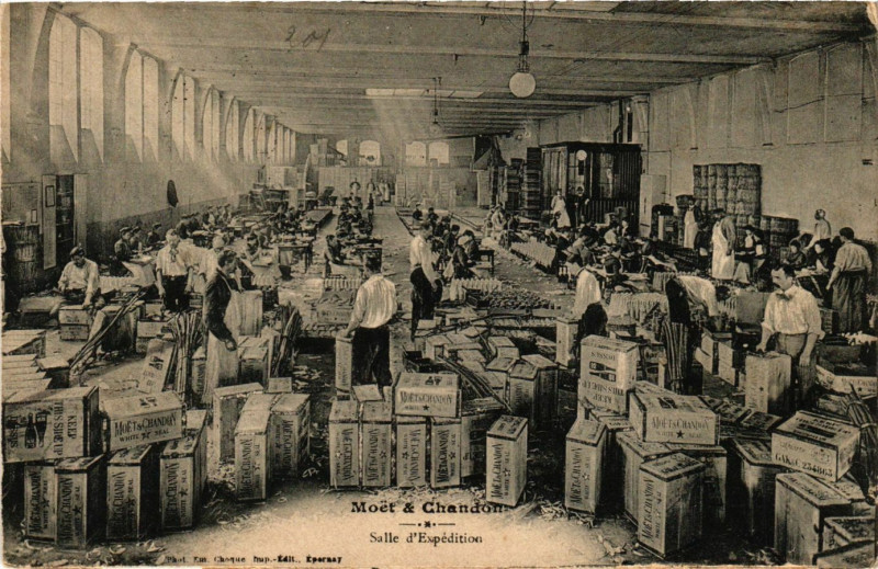 Carte postale ancienne Moet & Chandon - Salle d'Expedition