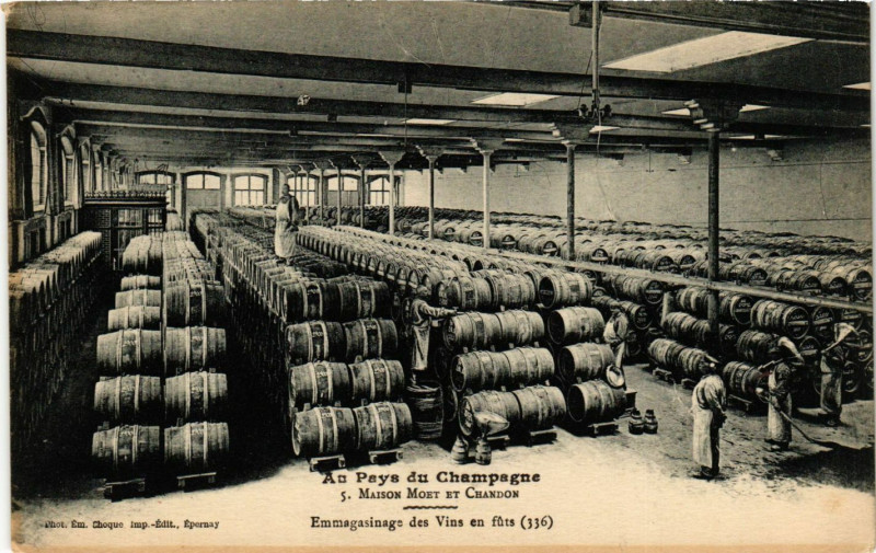 Carte postale ancienne Maison Moet et Chandon - Emmagasinags des