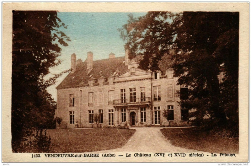 Carte postale ancienne Vendeuvre-sur-Barse Le Chateau La Pelouse à Vendeuvre-sur-Barse