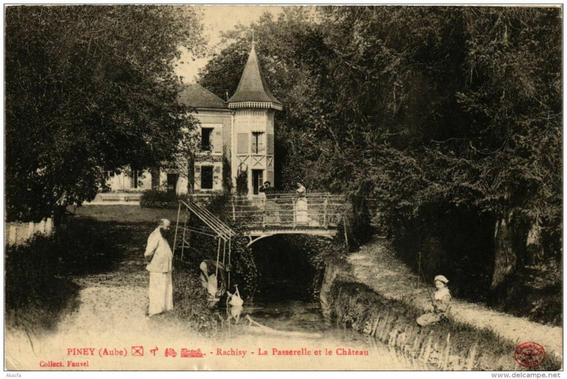 Carte postale ancienne Piney Rachisy La Passerelle et le Chateau à Piney