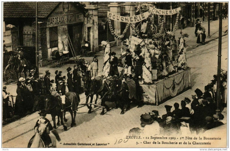 Carte postale ancienne Troyes Char de la Boucherie et de la Charcuterie à Troyes
