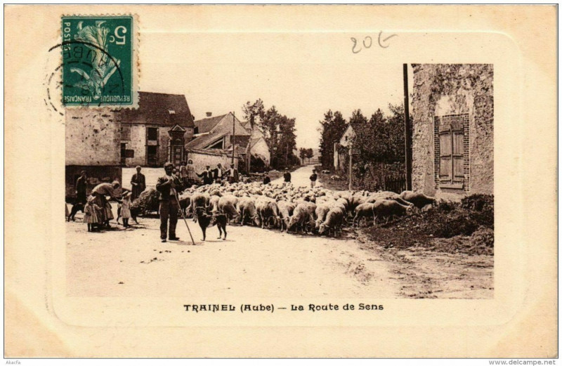Carte postale ancienne Trainel La Route de Sens