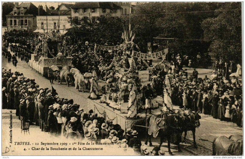 Carte postale ancienne Troyes Char de la Boucherie et de la Charcuterie à Troyes