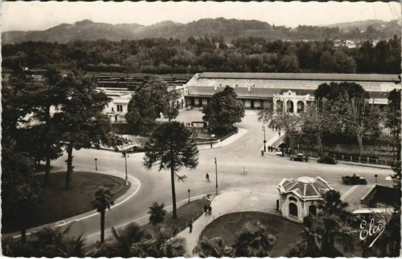Carte postale ancienne Pau La Gare et les Coteaux de Jurancon France à Pau