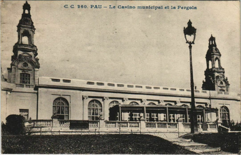 Carte postale ancienne Pau Le Casino Municipal et la Pergola France à Pau