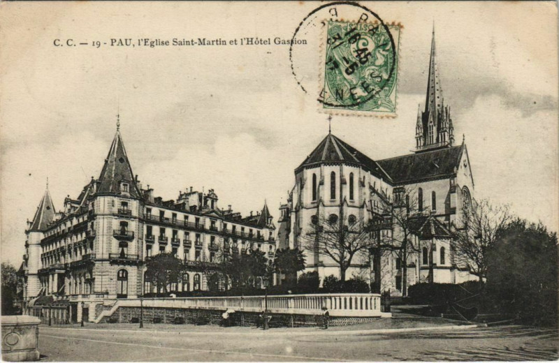 Carte postale ancienne Pau Eglise Saint-Martin et Hotel Gassion France à Pau