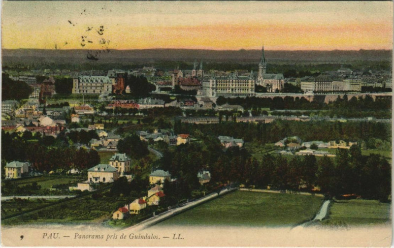 Carte postale ancienne Pau panorama pris de Guindalos France à Pau