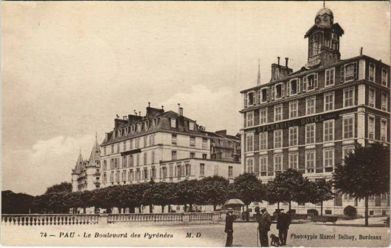 Carte postale ancienne Pau Boulevard des Pyrenees France à Pau