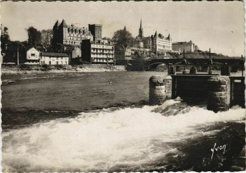 Carte postale ancienne Pau Le Gave et le Chateau France à Pau