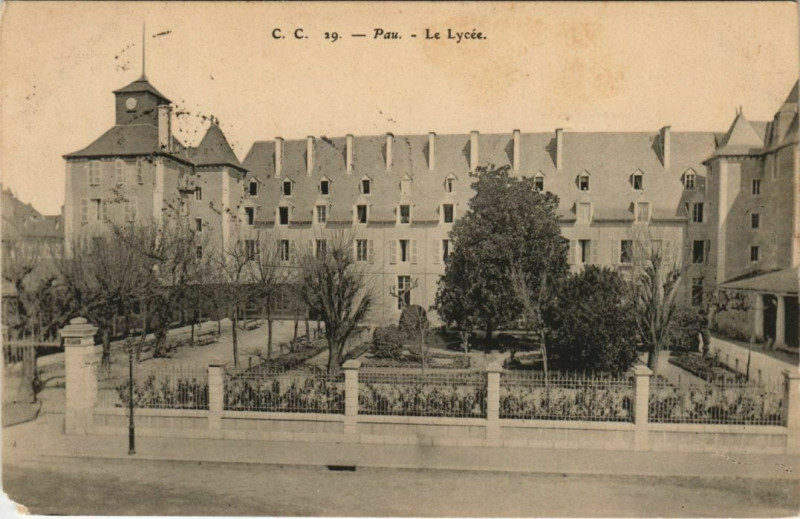 Carte postale ancienne Pau Le Lycee France à Pau