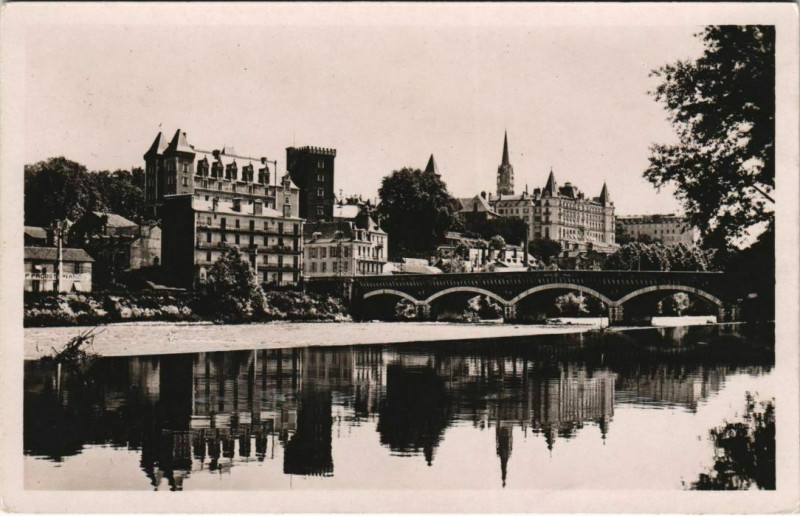 Carte postale ancienne Pau panorama et le Gave France à Pau
