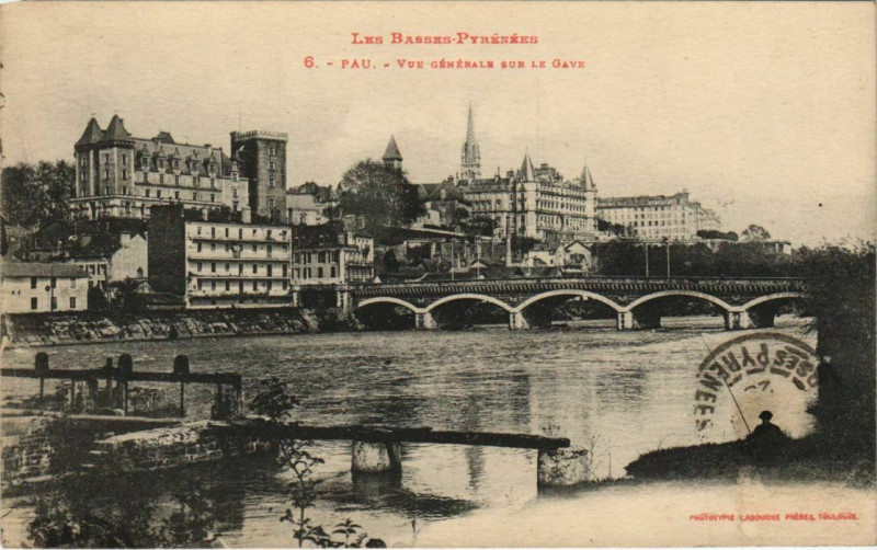 Carte postale ancienne Pau vue generale sur le Gave France à Pau