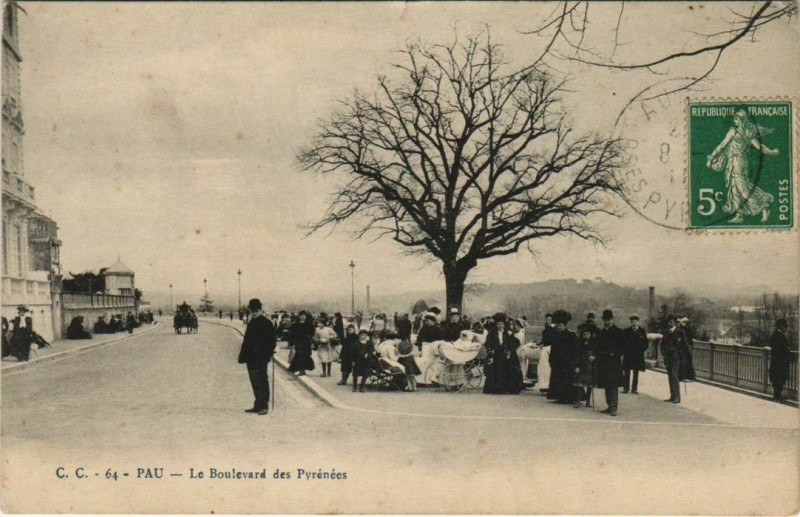 Carte postale ancienne Pau Boulevard des Pyrenees France à Pau