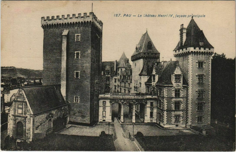Carte postale ancienne Pau Chateau Henri Iv France à Pau
