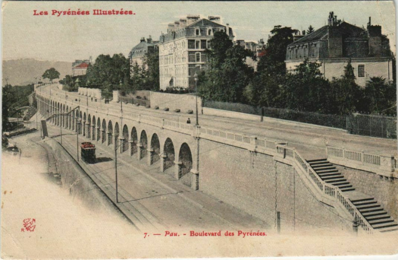 Carte postale ancienne Pau Boulevard des Pyrenees France à Pau