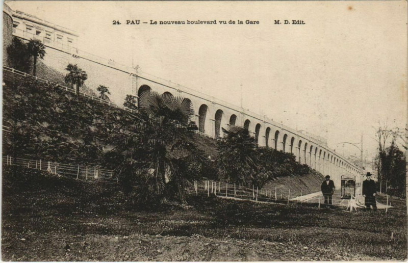 Carte postale ancienne Pau Le Nouveau Boulevard vu de la gare France à Pau