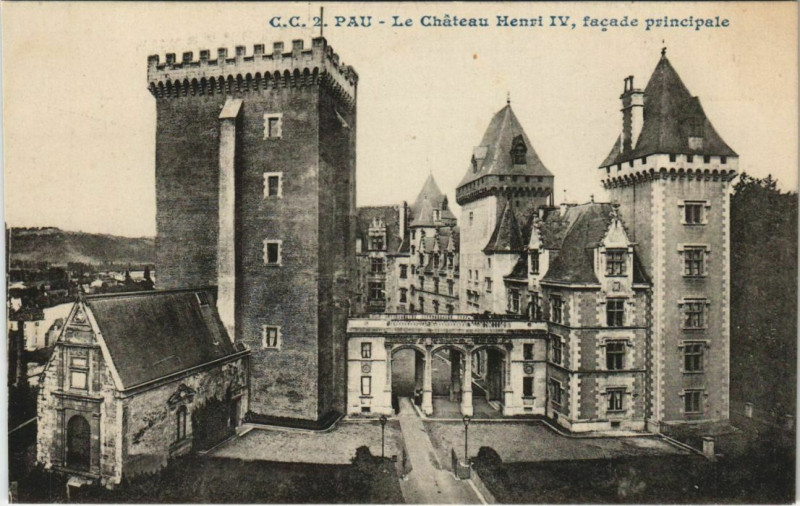Carte postale ancienne Pau Chateau Henri Iv ,facade principale France à Pau