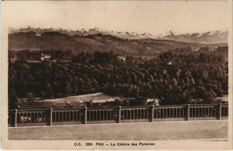 Carte postale ancienne Pau Chaine des Pyrenees France à Pau