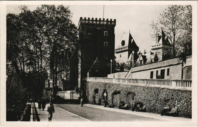 Carte postale ancienne Pau Le Chateau France à Pau