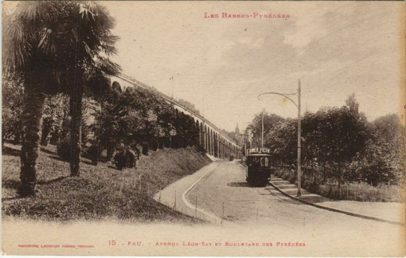 Carte postale ancienne Pau Avenue Leon Say et Boulevard des Pyrenees France à Pau