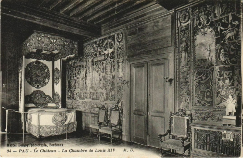 Carte postale ancienne Pau Le Chateau ,Chambre de Louis Xiv France à Pau