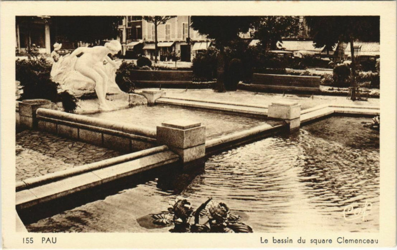Carte postale ancienne Pau Le bassin du square Clemenceau France à Pau
