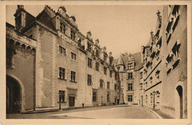 Carte postale ancienne Pau Principale courtyard entrance France à Pau
