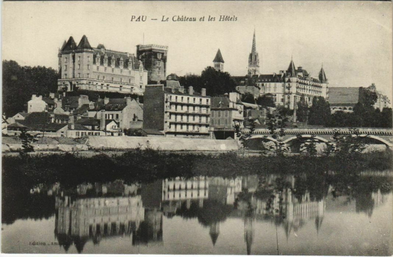 Carte postale ancienne Pau Chateau et les Hotels France à Pau