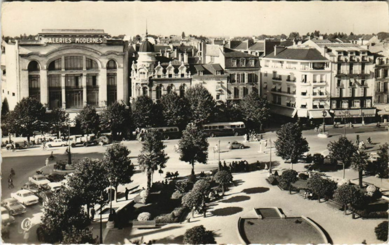 Carte postale ancienne Pau Place Clemenceau France à Pau