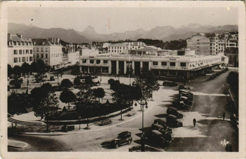 Carte postale ancienne Pau Place Clemenceau ,vue generale France à Pau