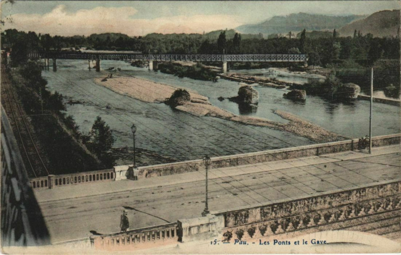 Carte postale ancienne Pau Les Ponts et le Gave France à Pau