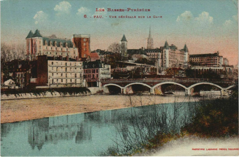 Carte postale ancienne Pau vue generale sur le Gave France à Pau