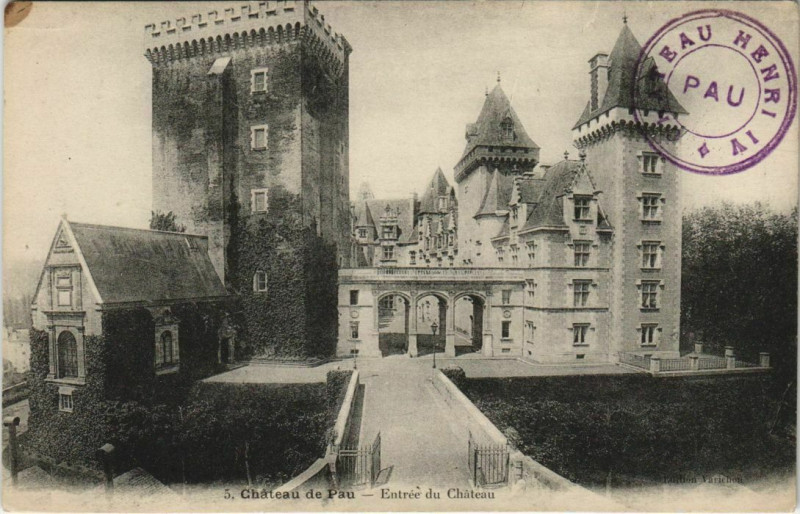 Carte postale ancienne Pau Entree du Chateau France à Pau