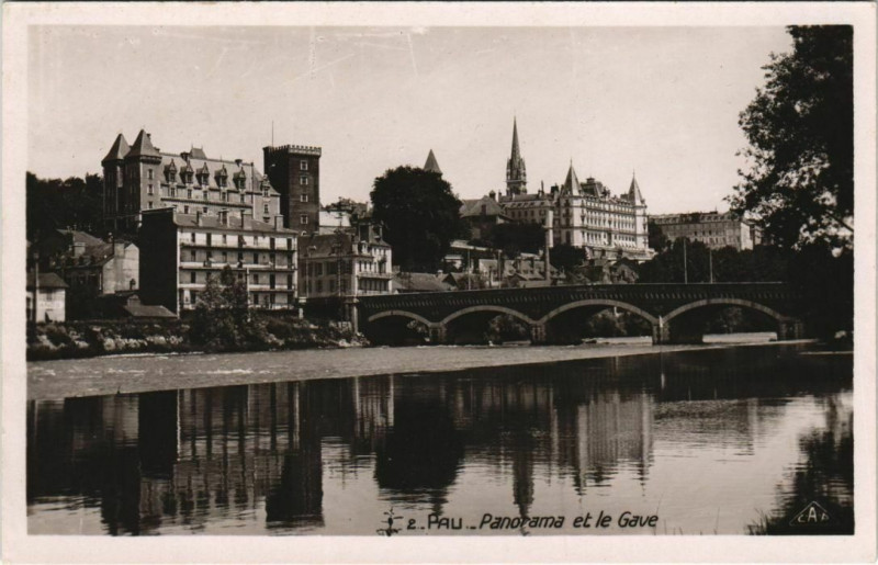 Carte postale ancienne Pau Panorama et le Gave France à Pau