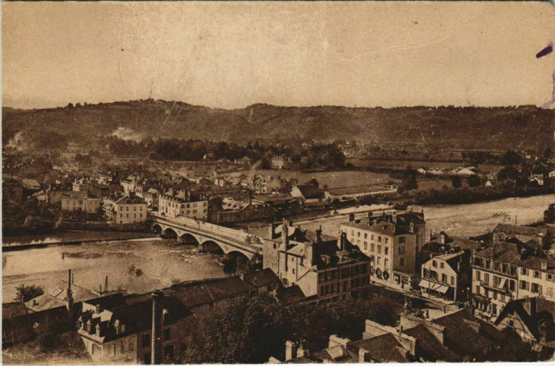 Carte postale ancienne Pau vue generale du Quartier de la Basse Ville France à Pau