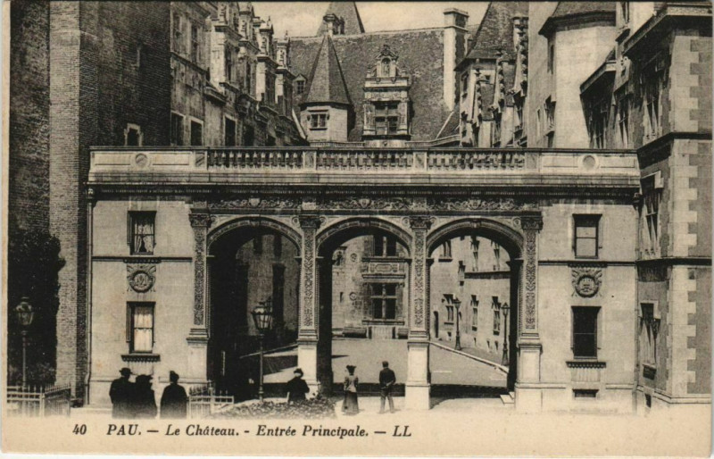 Carte postale ancienne Pau Le Chateau ,entree principale France à Pau