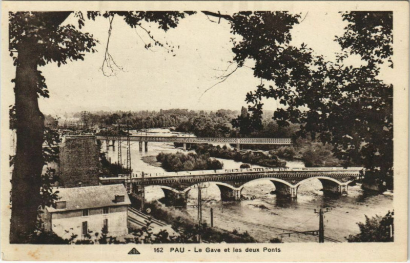 Carte postale ancienne Pau Le Gave et les deux Ponts France à Pau