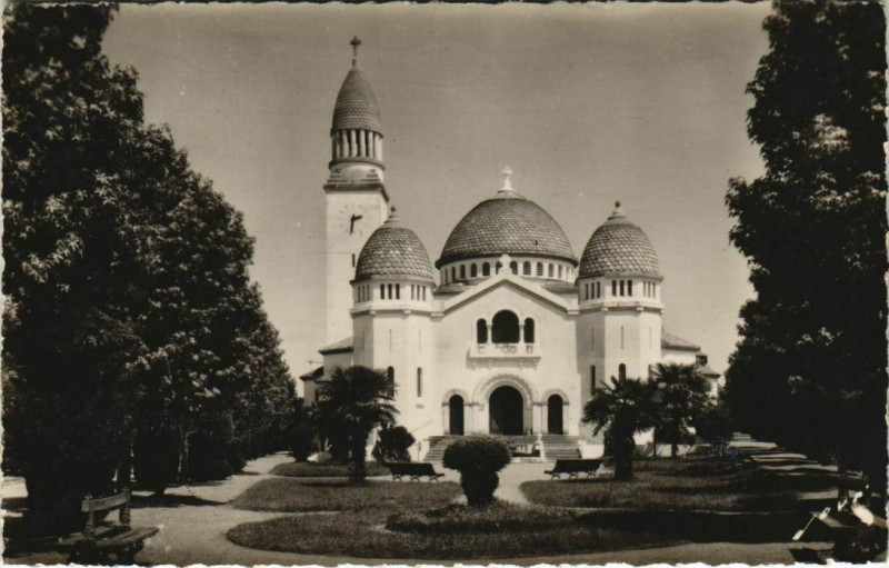 Carte postale ancienne Pau Eglise Saint-Joseph France à Pau