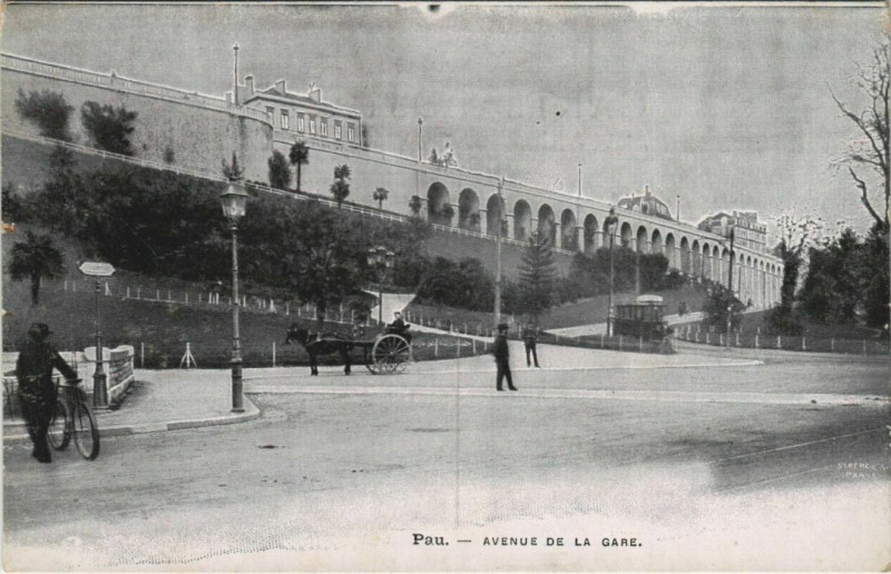 Carte postale ancienne Pau Avenue de la Gare France à Pau