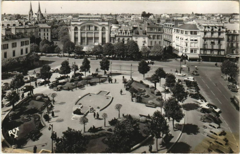 Carte postale ancienne Pau Place Clemenceau France à Pau