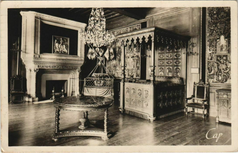 Carte postale ancienne Pau Le Chateau ,Chambre et Berceau de Henri Iv France à Pau