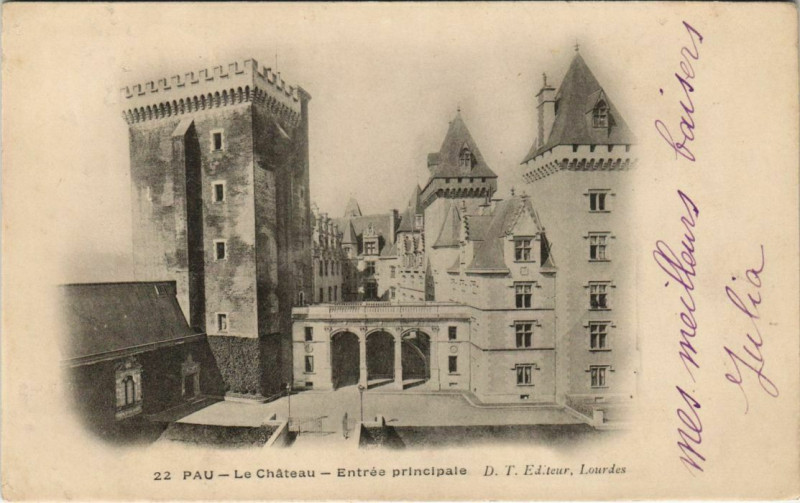 Carte postale ancienne Pau Le Chateau ,entree principale France à Pau