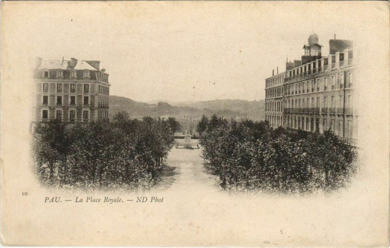 Carte postale ancienne Pau Place Royale France à Pau