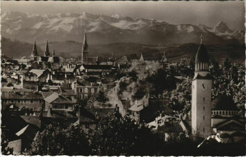 Carte postale ancienne Pau vue generale et les Pyrenees France à Pau
