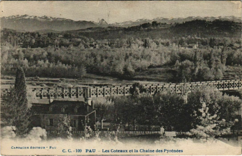 Carte postale ancienne Pau Les Coteaux et la Chaine des Pyrenees France à Pau