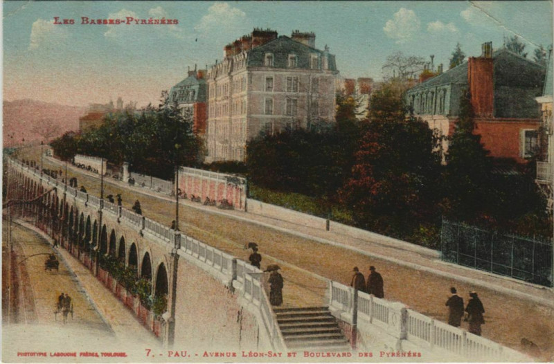 Carte postale ancienne Pau Avenue Leon Say et Boulevard des Pyrenees France à Pau