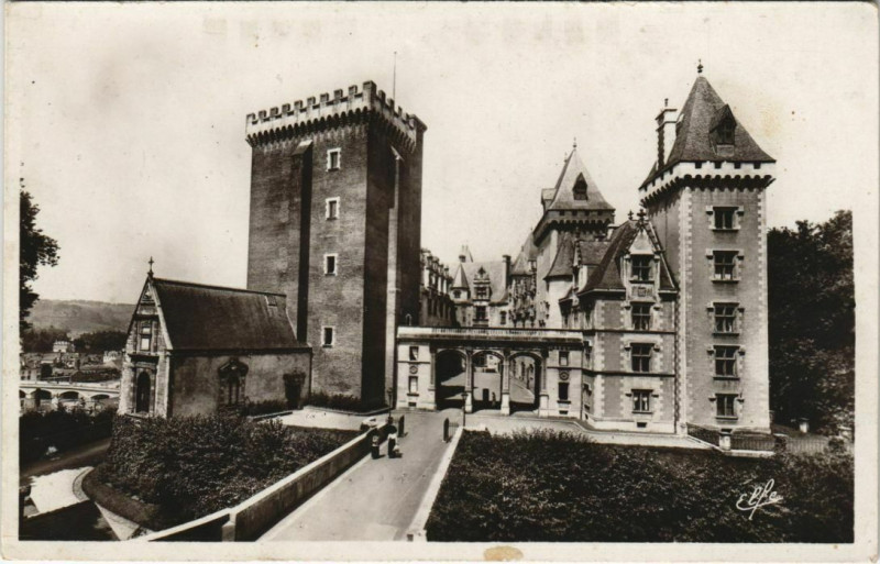 Carte postale ancienne Pau Chateau d'Henri Iv ,Facade et Entree France à Pau