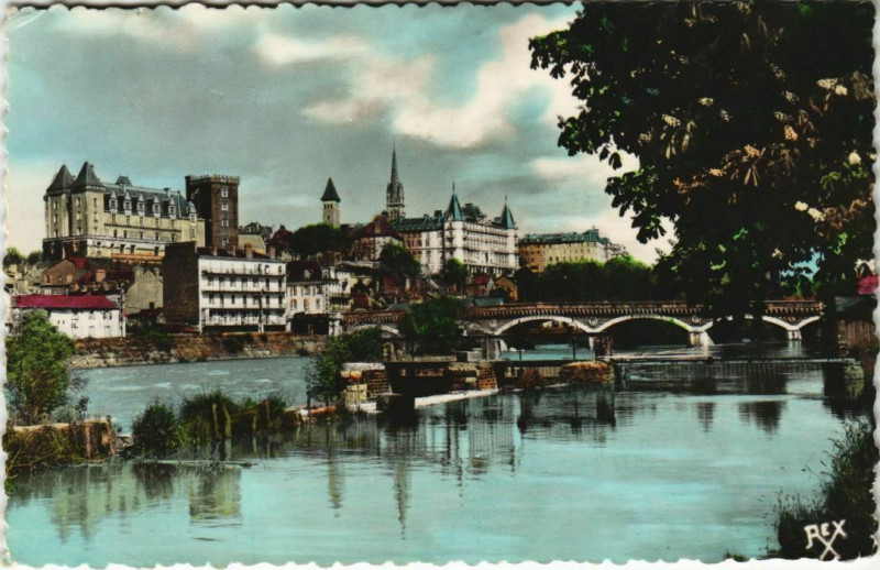 Carte postale ancienne Pau Le Gave et le Chateau France à Pau