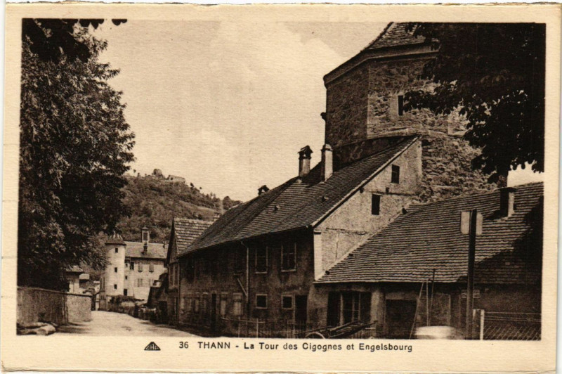 Carte postale ancienne Thann - La Tour des Cigognes et Engelsbourg à Thann
