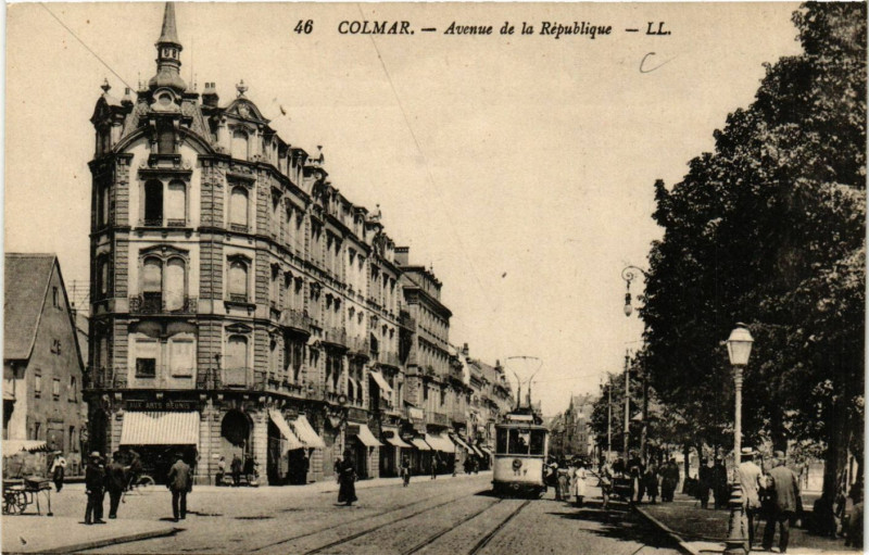 Carte postale ancienne Colmar - Avenue de la République à Colmar